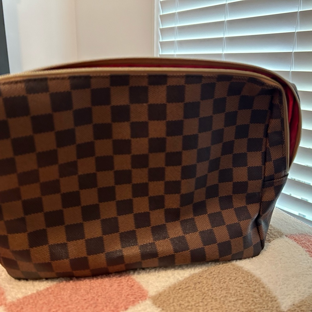 Cosmetic travel bag